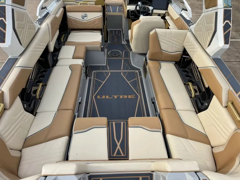 Slide: The Image of Tigé Ultré 25ZX 2026 - 10