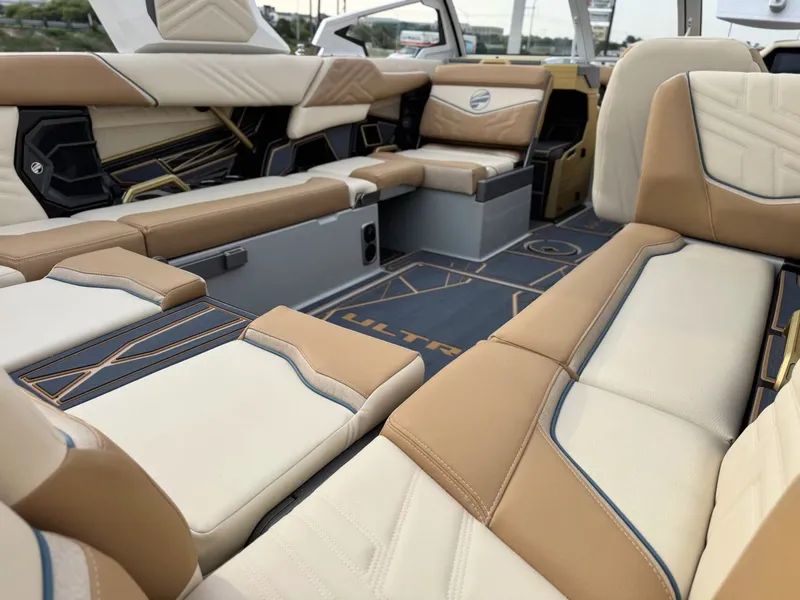 Slide: The Image of Tigé Ultré 25ZX 2026 - 12