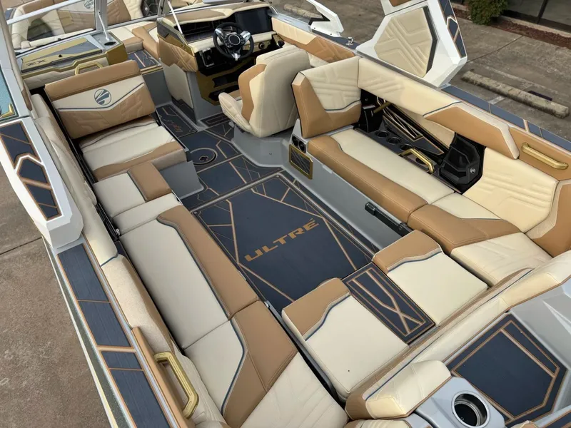 Slide: The Image of Tigé Ultré 25ZX 2026 - 13