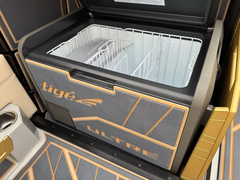 Slide: The Image of Tigé Ultré 25ZX 2026 - 19