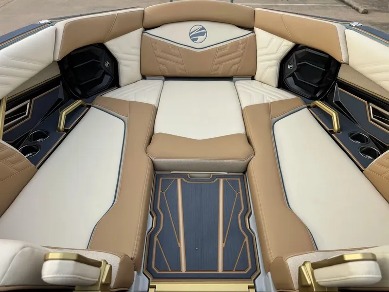 Slide: The Image of Tigé Ultré 25ZX 2026 - 20