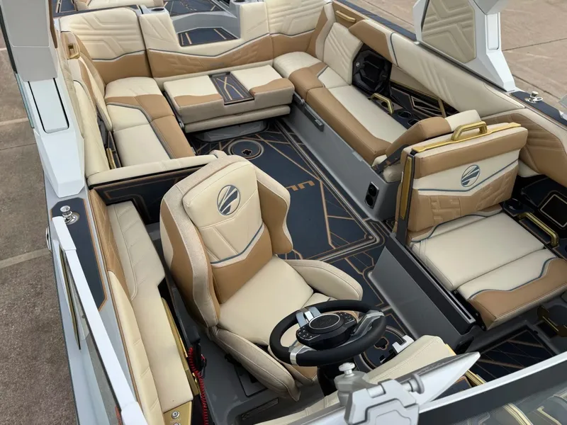 Slide: The Image of Tigé Ultré 25ZX 2026 - 24