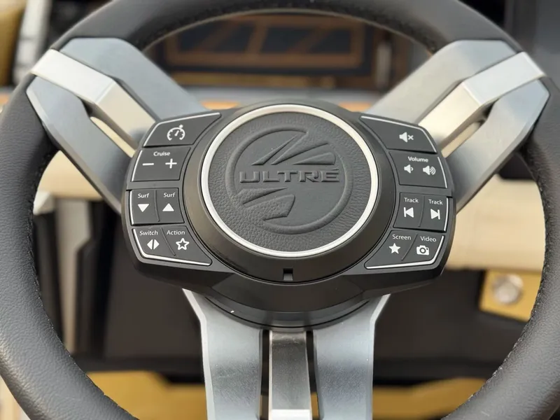 Slide: The Image of Tigé Ultré 25ZX 2026 - 26