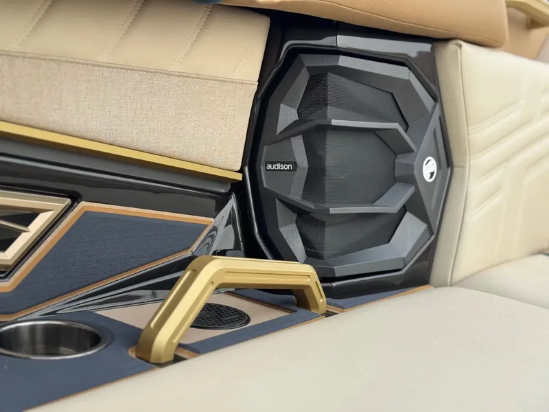 Slide: The Image of Tigé Ultré 25ZX 2026 - 28