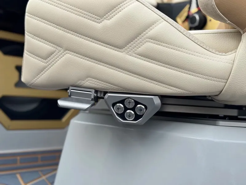 Slide: The Image of Tigé Ultré 25ZX 2026 - 29