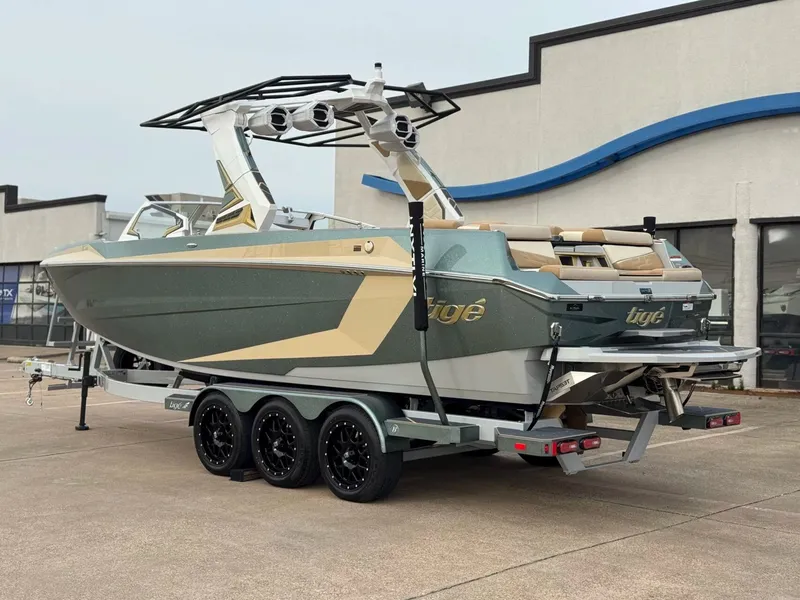 Slide: The Image of Tigé Ultré 25ZX 2026 - 3