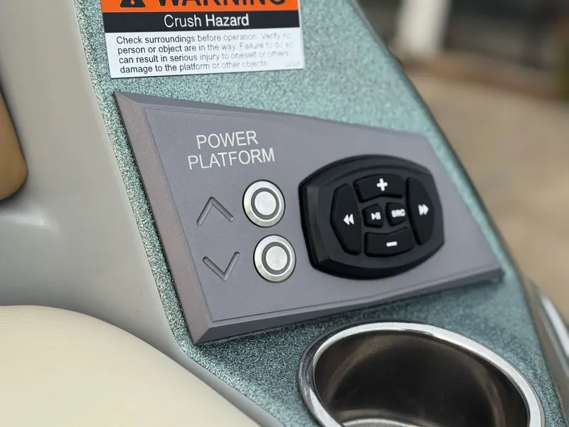 Slide: The Image of Tigé Ultré 25ZX 2026 - 32