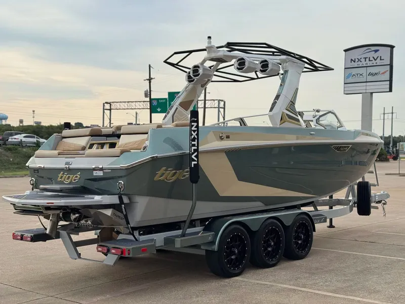 Slide: The Image of Tigé Ultré 25ZX 2026 - 6