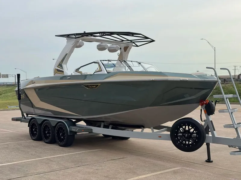 Slide: The Image of Tigé Ultré 25ZX 2026 - 7