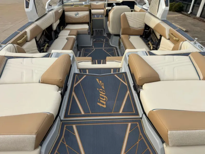 Slide: The Image of Tigé Ultré 25ZX 2026 - 9