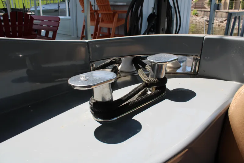 Slide: The Image of Cleat and rope on 2006 Azimut 50 yacht deck in sunlight. - 27