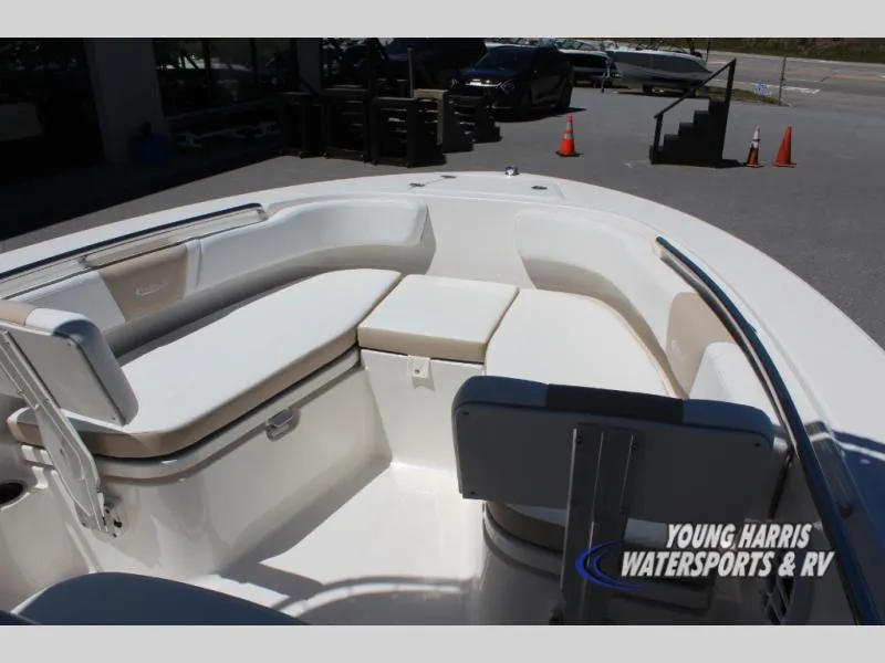 Slide: The Image of Robalo 200 2026 - 7