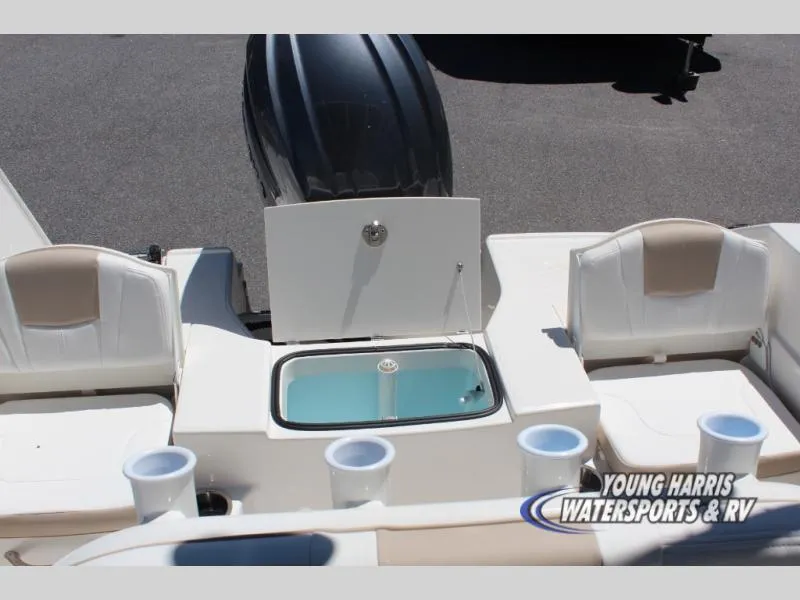Slide: The Image of Robalo 200 2026 - 2