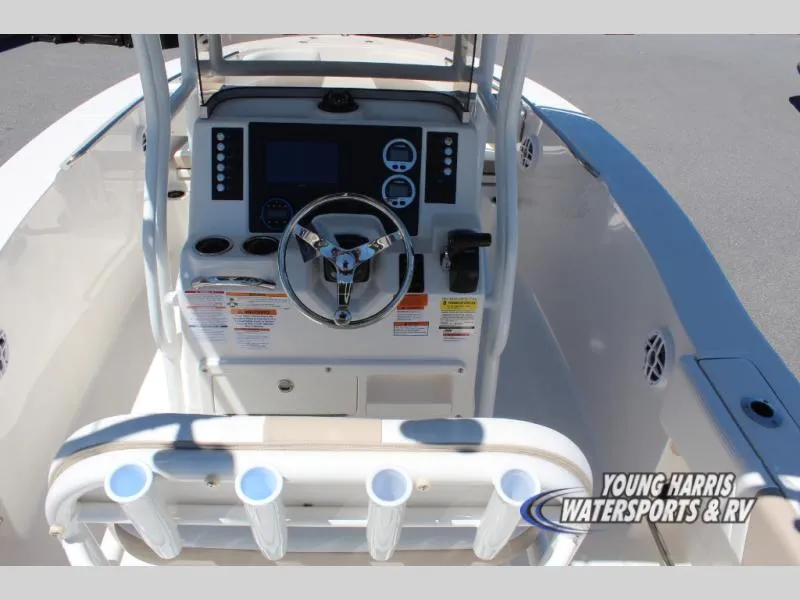 Slide: The Image of Robalo 200 2026 - 5
