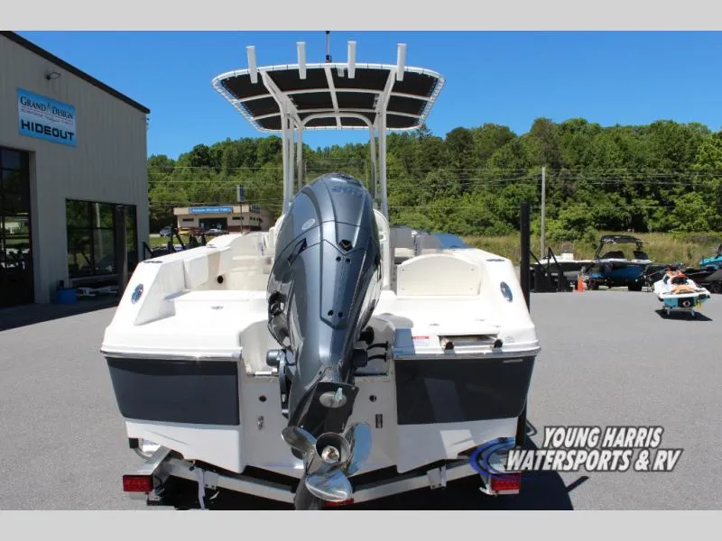 Slide: The Image of Robalo 200 2026 - 4