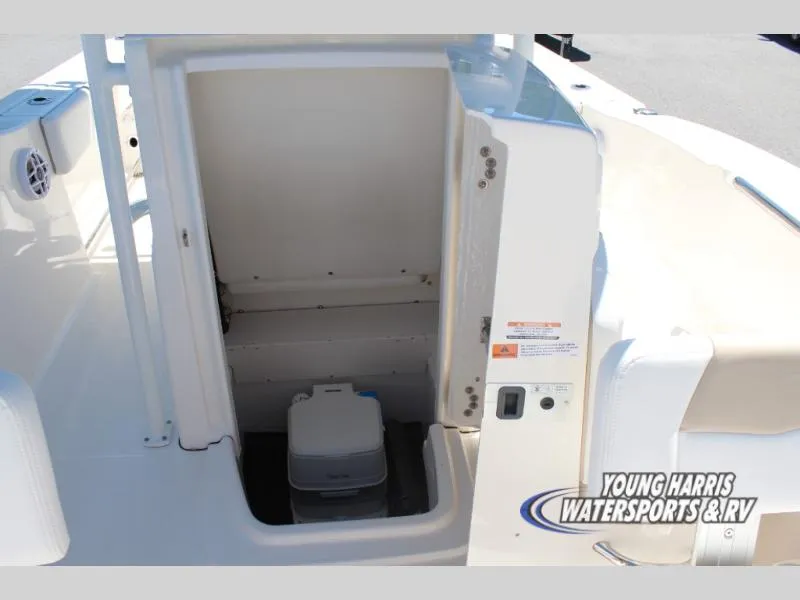Slide: The Image of Robalo 200 2026 - 9