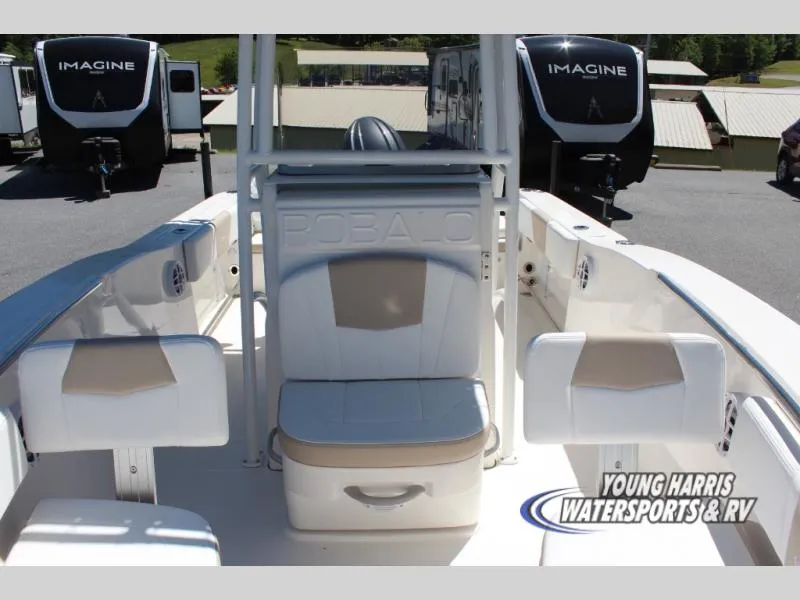 Slide: The Image of Robalo 200 2026 - 8