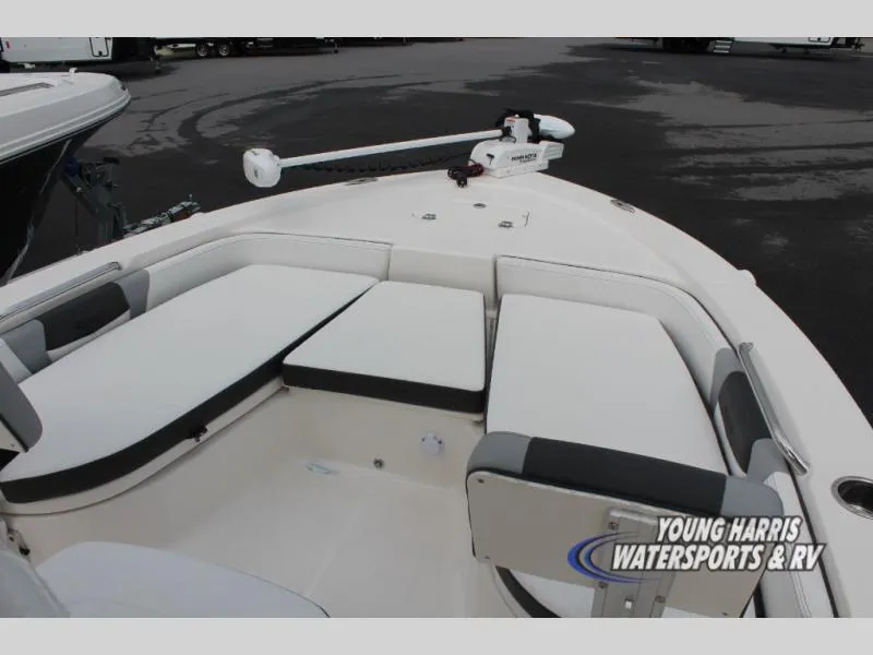 Slide: The Image of Robalo 206 2026 - 8