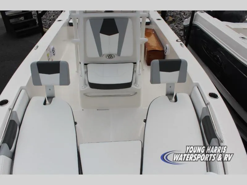 Slide: The Image of Robalo 206 2026 - 2