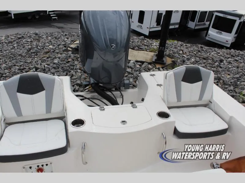 Slide: The Image of Robalo 206 2026 - 6