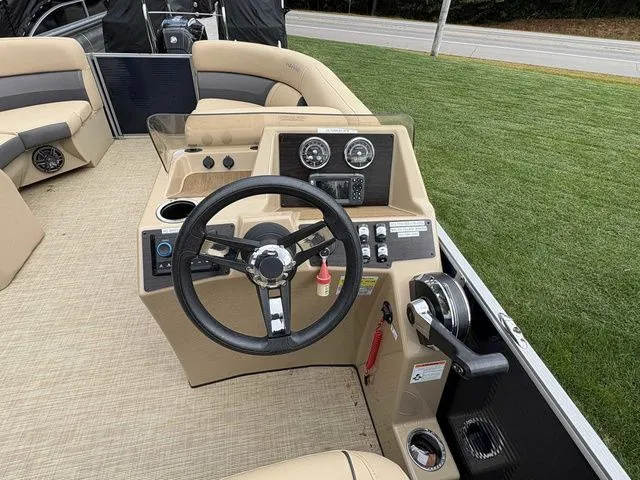 Slide: The Image of Harris Cruiser 210 2023 - 10