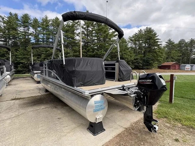 Slide: The Image of Harris Cruiser 210 2023 - 14