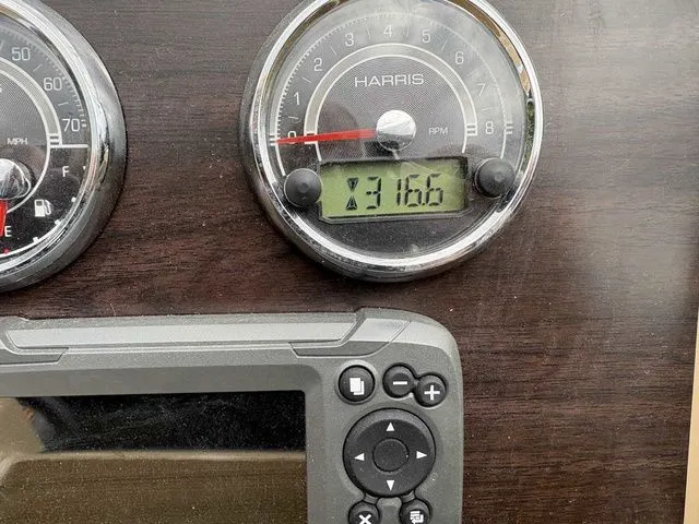 Slide: The Image of Harris Cruiser 210 2023 - 4