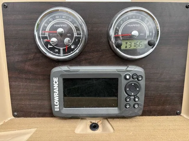 Slide: The Image of Harris Cruiser 210 2023 - 5