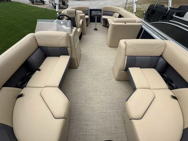 Slide: The Image of Harris Cruiser 210 2023 - 6