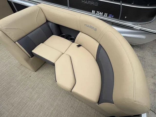 Slide: The Image of Harris Cruiser 210 2023 - 7