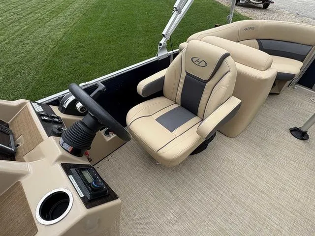 Slide: The Image of Harris Cruiser 210 2023 - 9