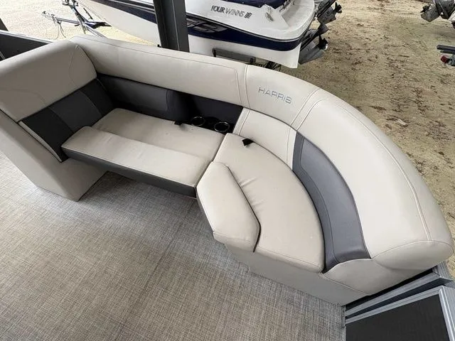 Slide: The Image of Harris Cruiser 250 2023 - 7