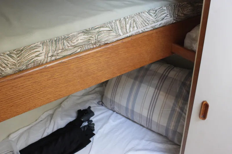 Slide: The Image of Bertram 33II Flybridge Cruiser 1988 - 52