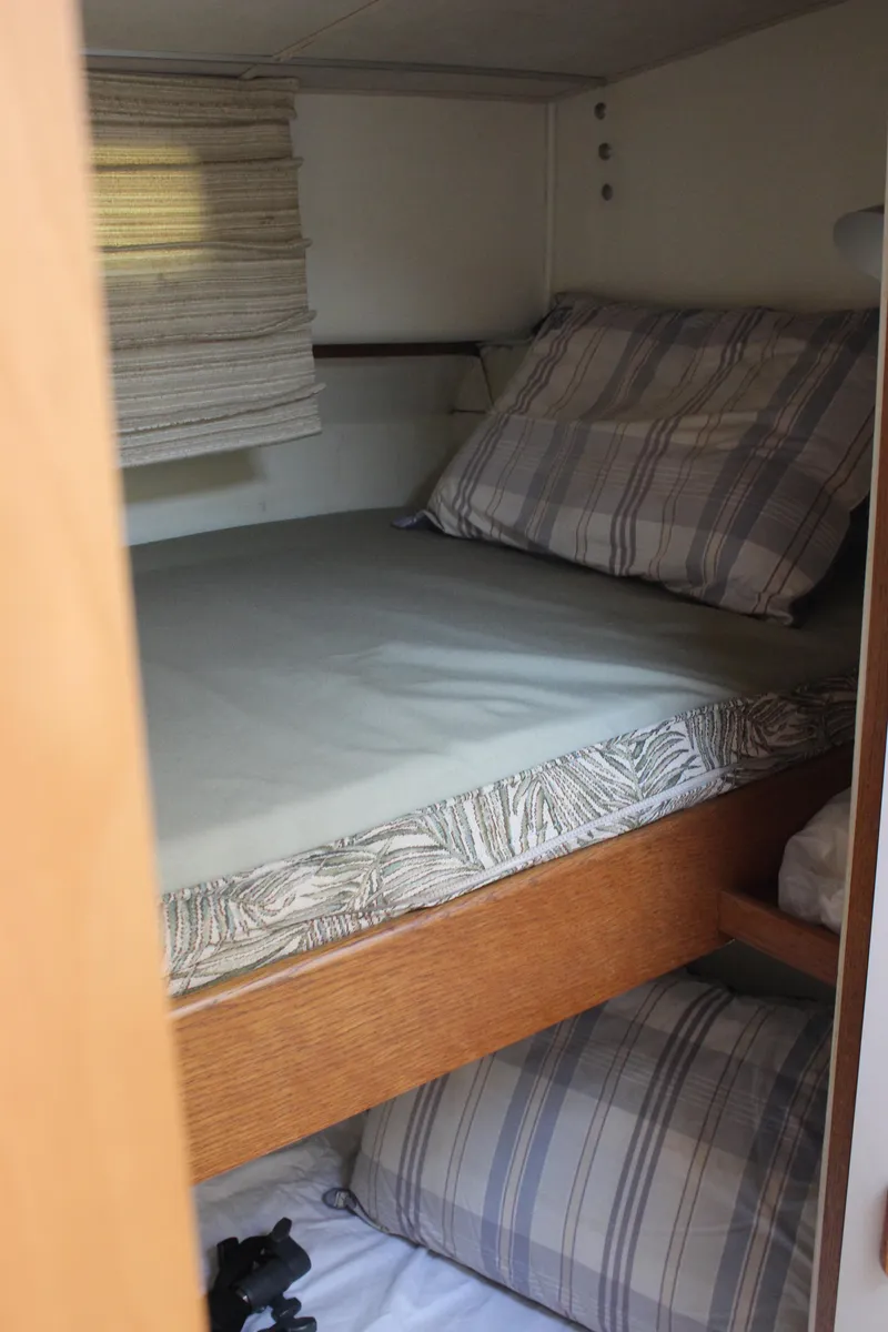 Slide: The Image of Bertram 33II Flybridge Cruiser 1988 - 53