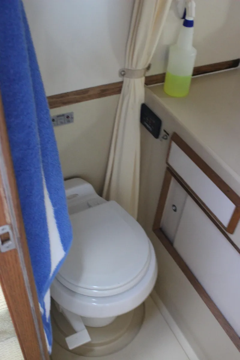 Slide: The Image of Bertram 33II Flybridge Cruiser 1988 - 56