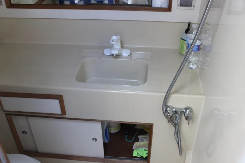 Slide: The Image of Bertram 33II Flybridge Cruiser 1988 - 57