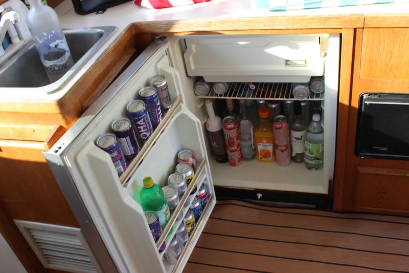 Slide: The Image of Bertram 33II Flybridge Cruiser 1988 - 64