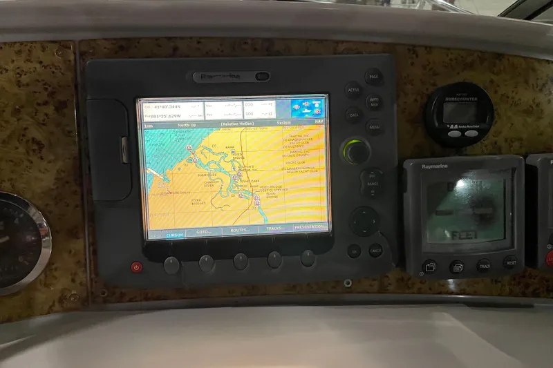 Slide: The Image of Navigation system on 2008 Formula 34 Performance Cruiser dashboard. - 12