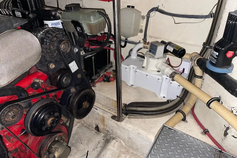 Slide: The Image of Engine compartment of 2008 Formula 34 Performance Cruiser with Volvo Penta components. - 44
