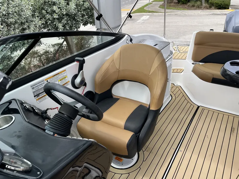 Slide: The Image of Hurricane 2400 2019 - 17