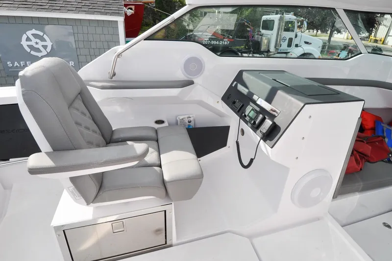 Slide: The Image of Axopar 24 HT - Co Pilot Station - 36