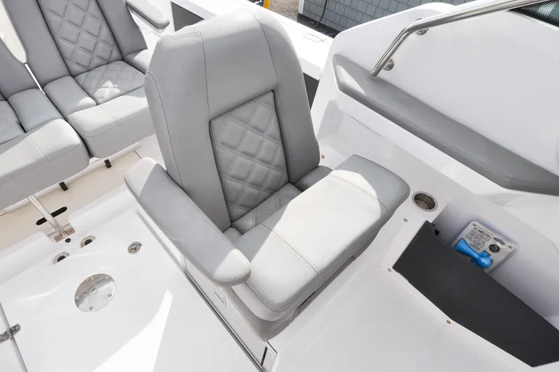 Slide: The Image of Axopar 24 HT - Co Pilot Station - Seat - 42