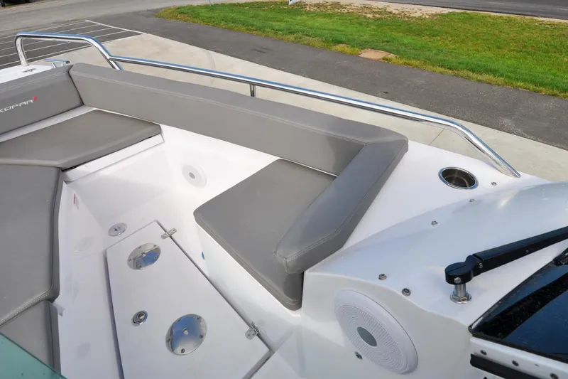 Slide: The Image of Axopar 24 HT - Foredeck - Seating - 52