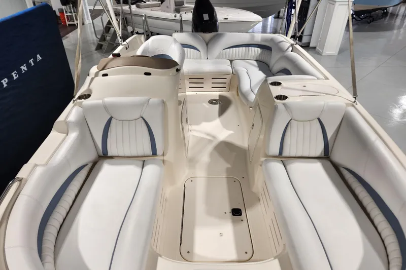 Slide: The Image of 2007 Hurricane FunDeck GS 194 O/B boat interior with seating and cup holders. - 15