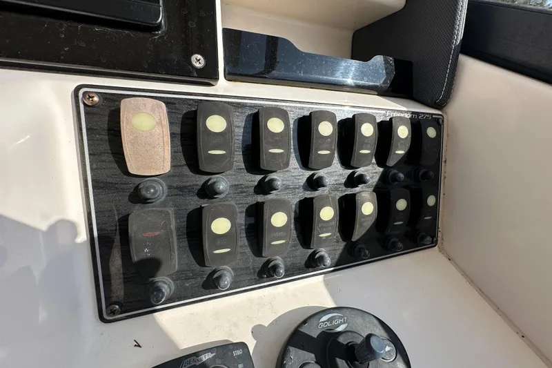 Slide: The Image of Yamaha throttle controls on 2016 Grady-White Freedom 275 boat dashboard. - 33