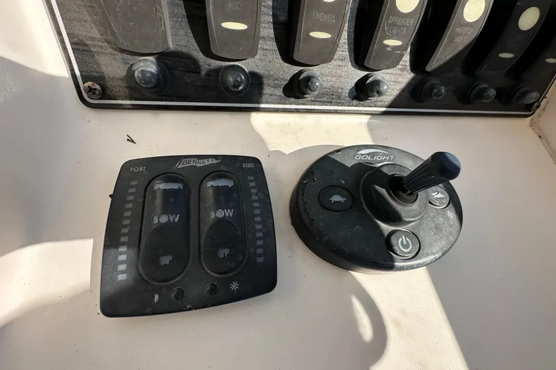 Slide: The Image of 2016 Grady-White Freedom 275 boat interior with helm and seating area. - 34