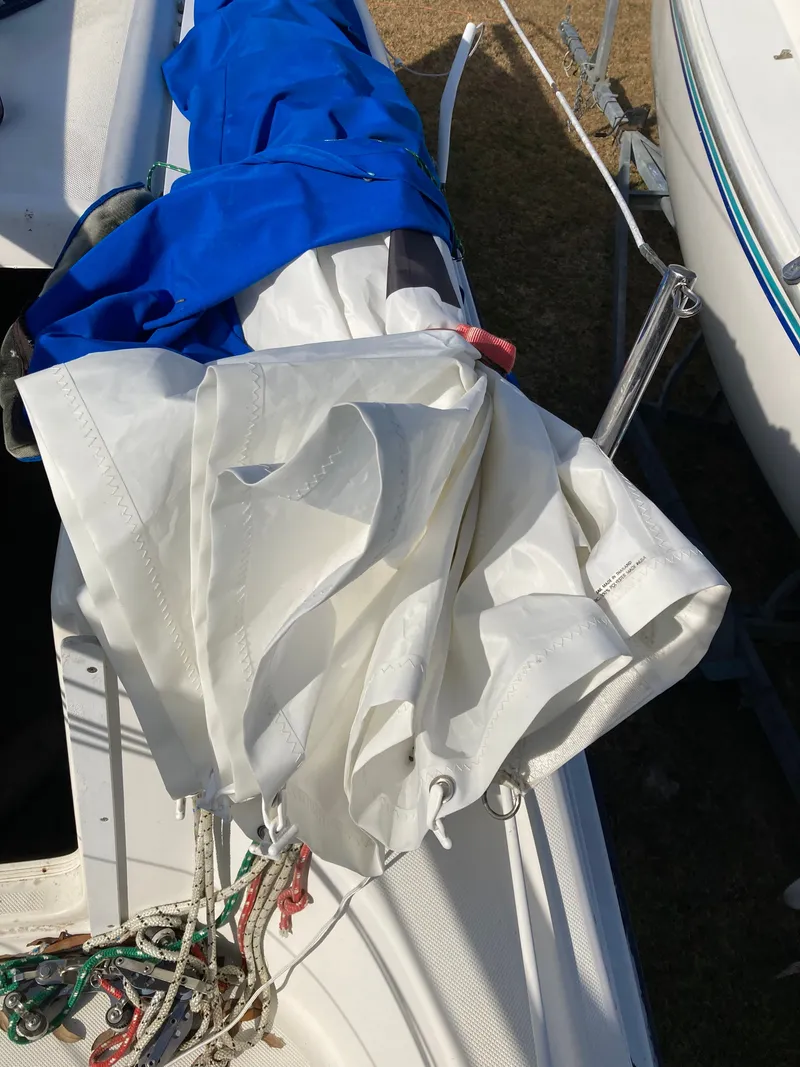 Slide: The Image of Sail and ropes on a 2007 MacGregor 26 boat. - 12