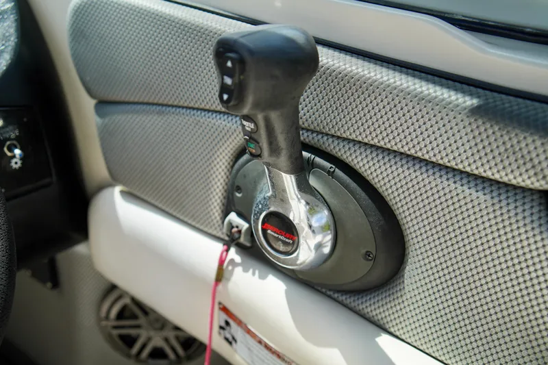 Slide: The Image of Throttle control of 2008 Sea Ray 230 Select Fission boat. - 20