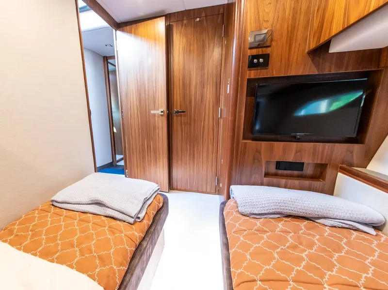 Slide: The Image of Riviera 6000 Sport Yacht Platinum Edition 2022 - 54