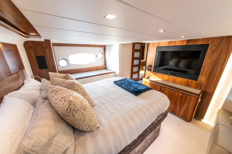 Slide: The Image of Riviera 6000 Sport Yacht Platinum Edition 2022 - 65